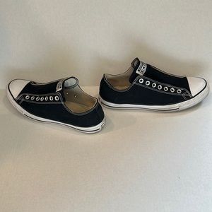 Converse men’s size 9 slip on sneakers lace less